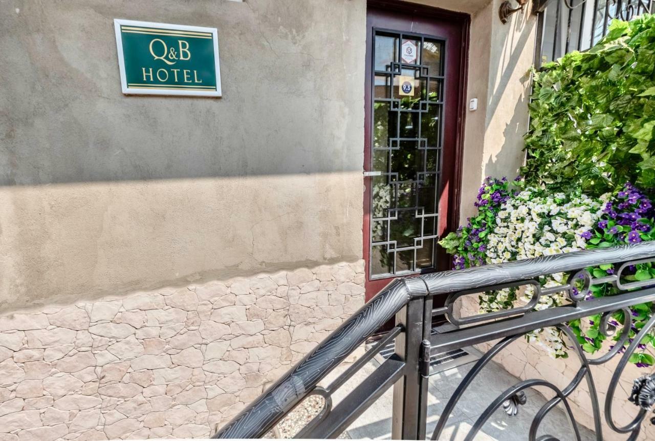 ホテル Q&B House ティビリシ エクステリア 写真